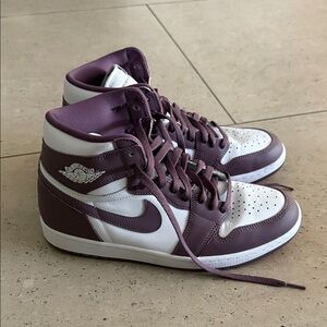 Men’s Nike Jordan 1 high top sneakers size 10.5